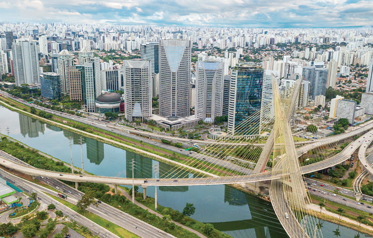 Imagem da ponte Estaiada em São Paulo